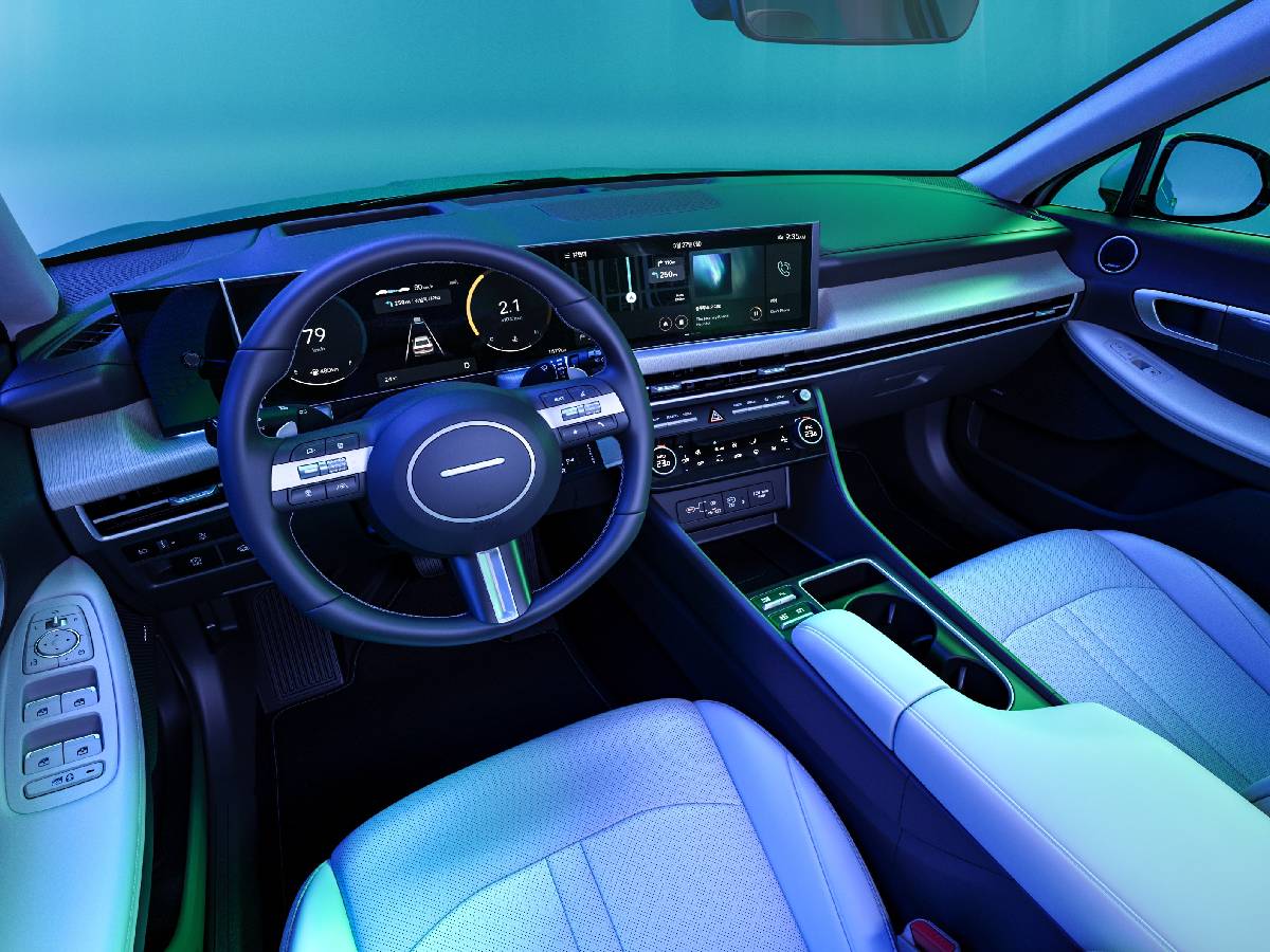 седан автосалон соната хюндай 